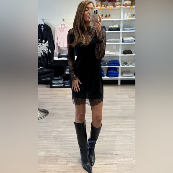 NWT $598 Frame Lace Shift Dress in Black - Picture 1 of 5